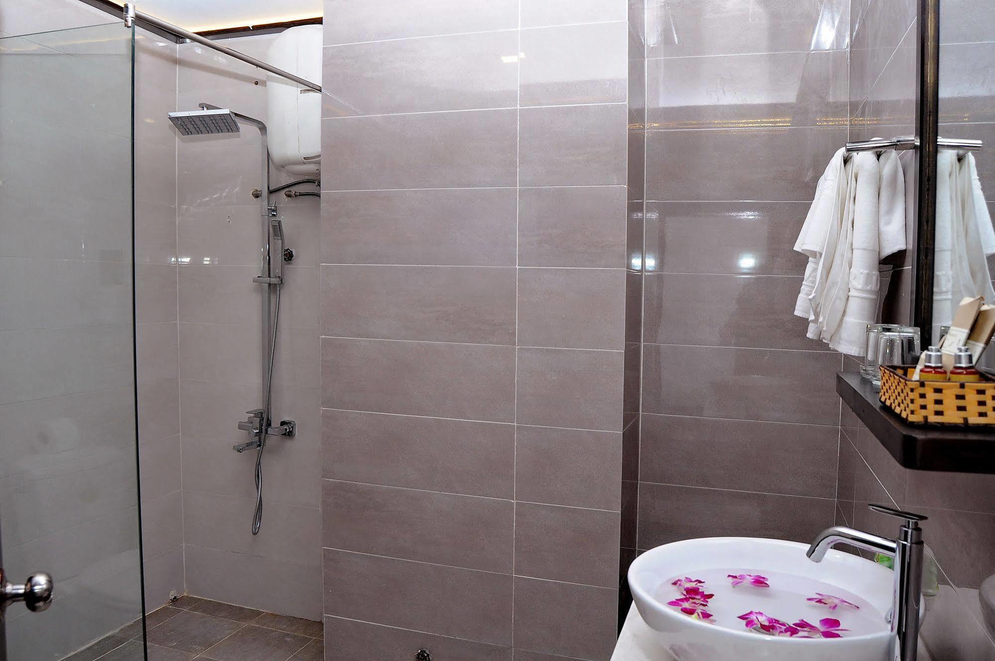 נה טראנג Camellia Nhatrang Hotel מראה חיצוני תמונה